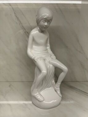 Spode White Porcelain Figurine Base with Maker's Mark